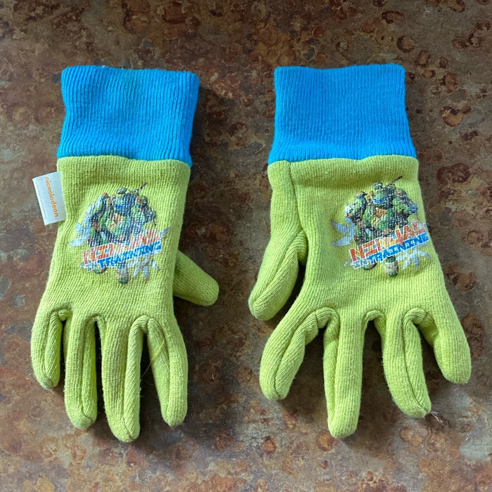 Nckolodeon lime green Ninja Turtles kids gloves